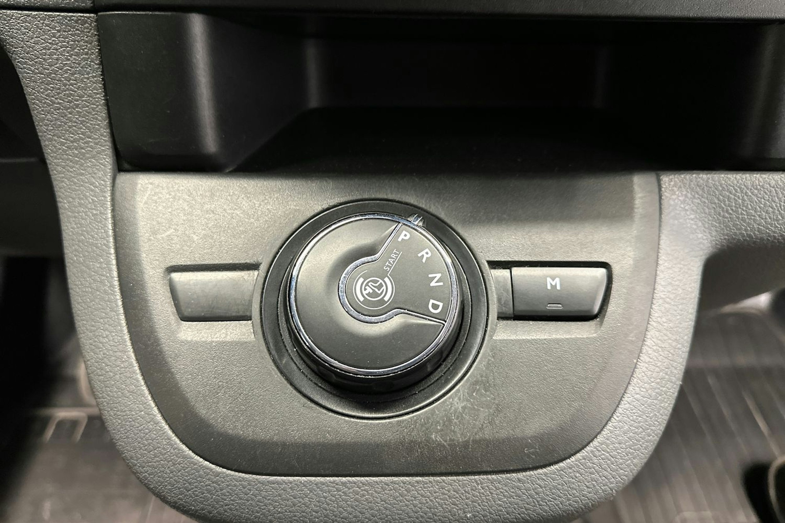 musta Toyota Proace 2020 kuva 11.