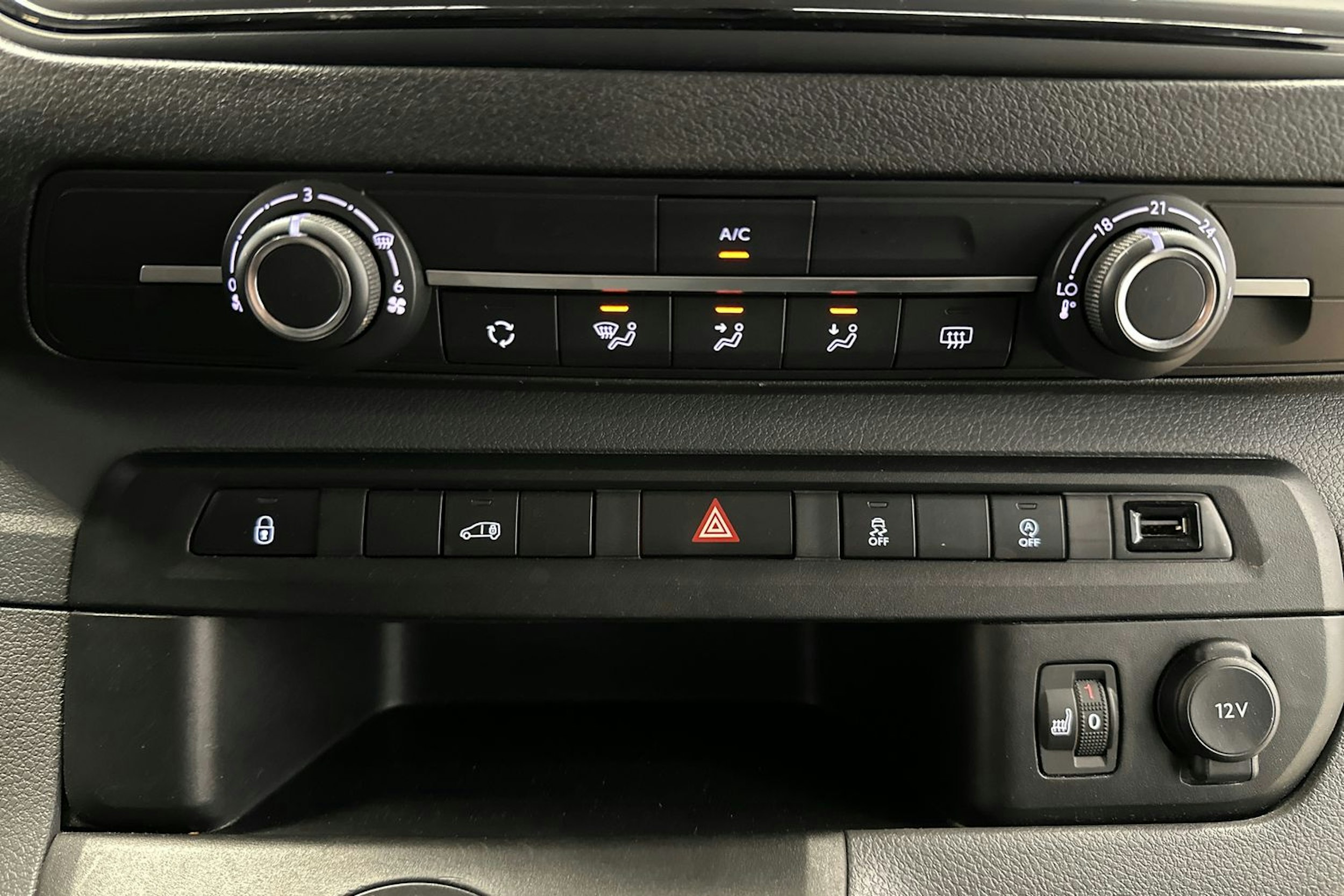 musta Toyota Proace 2020 kuva 12.