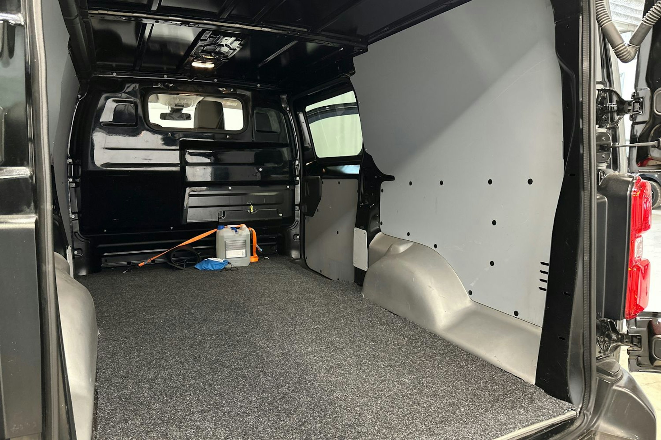 musta Toyota Proace 2020 kuva 17.