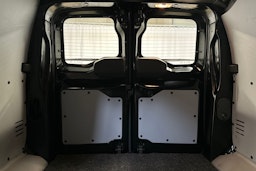 musta Toyota Proace 2020 kuva 18.