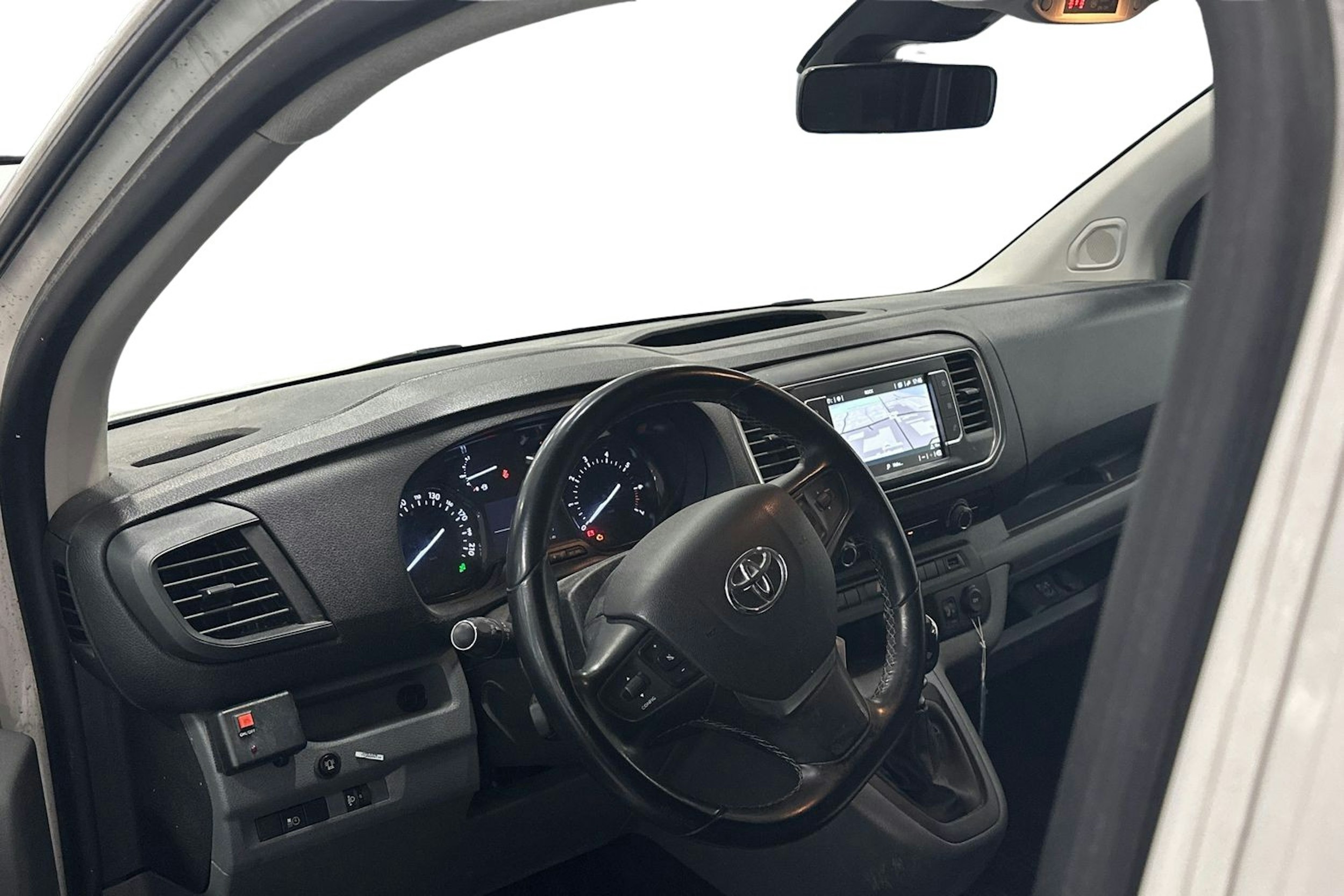 valkoinen Toyota Proace 2021 kuva 3.
