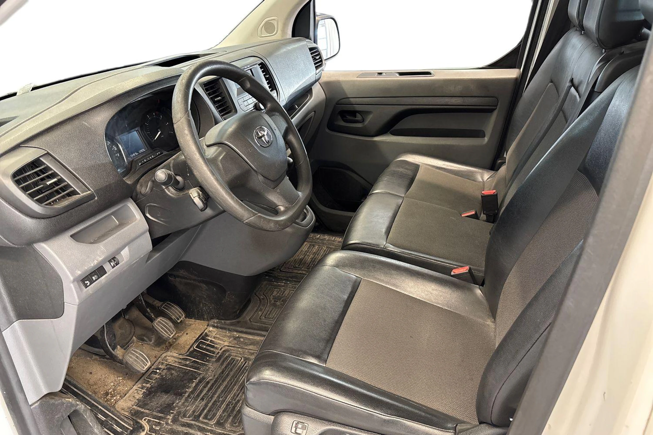valkoinen Toyota Proace 2020 kuva 3.
