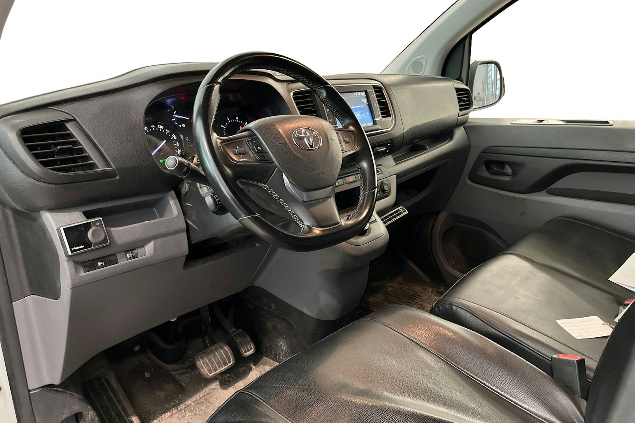 Valkoinen Toyota Proace 2020 kuva 3.