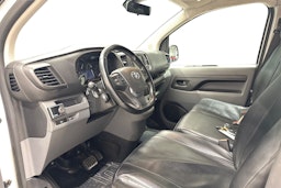 Valkoinen Toyota Proace 2020 kuva 7.