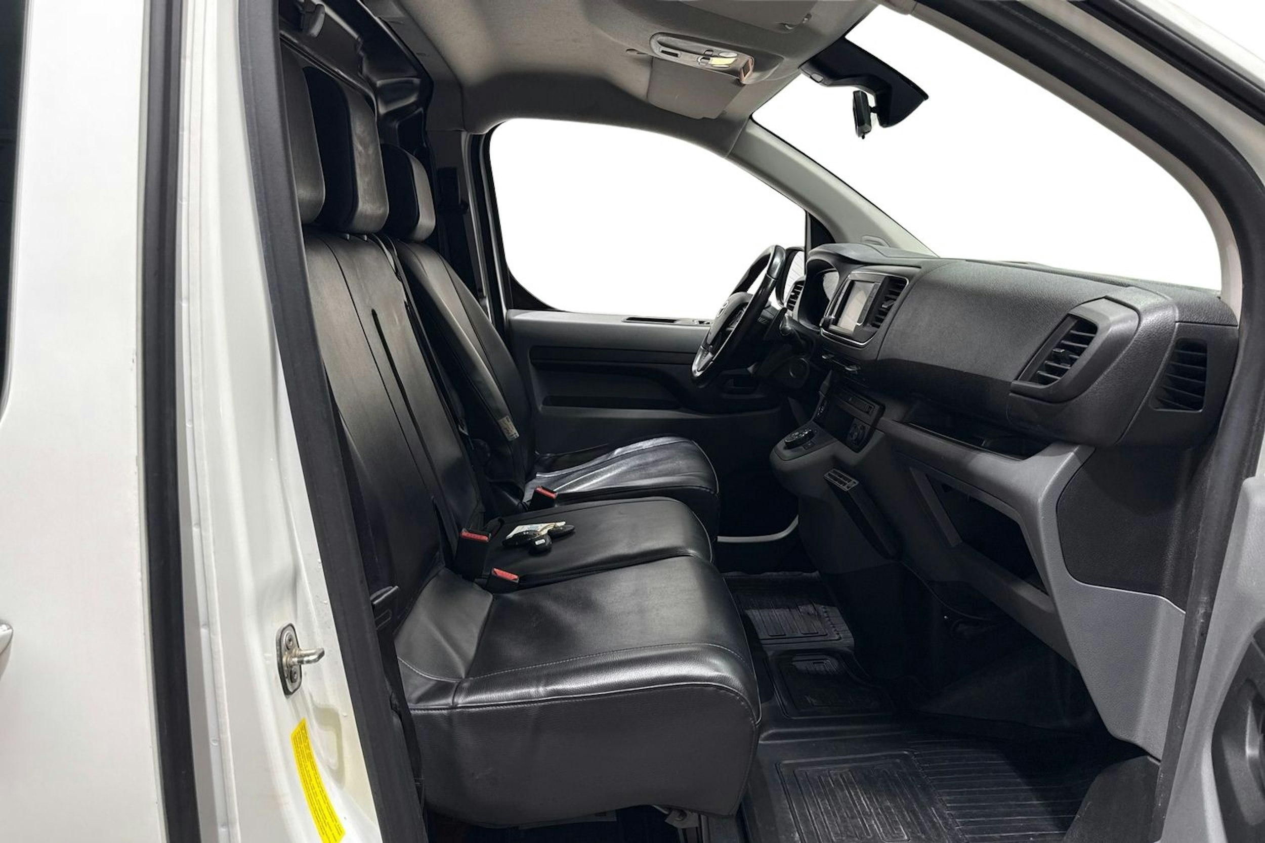 Valkoinen Toyota Proace 2020 kuva 10.