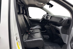 Valkoinen Toyota Proace 2020 kuva 10.