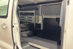 Valkoinen Toyota Proace 2020 kuva 16.