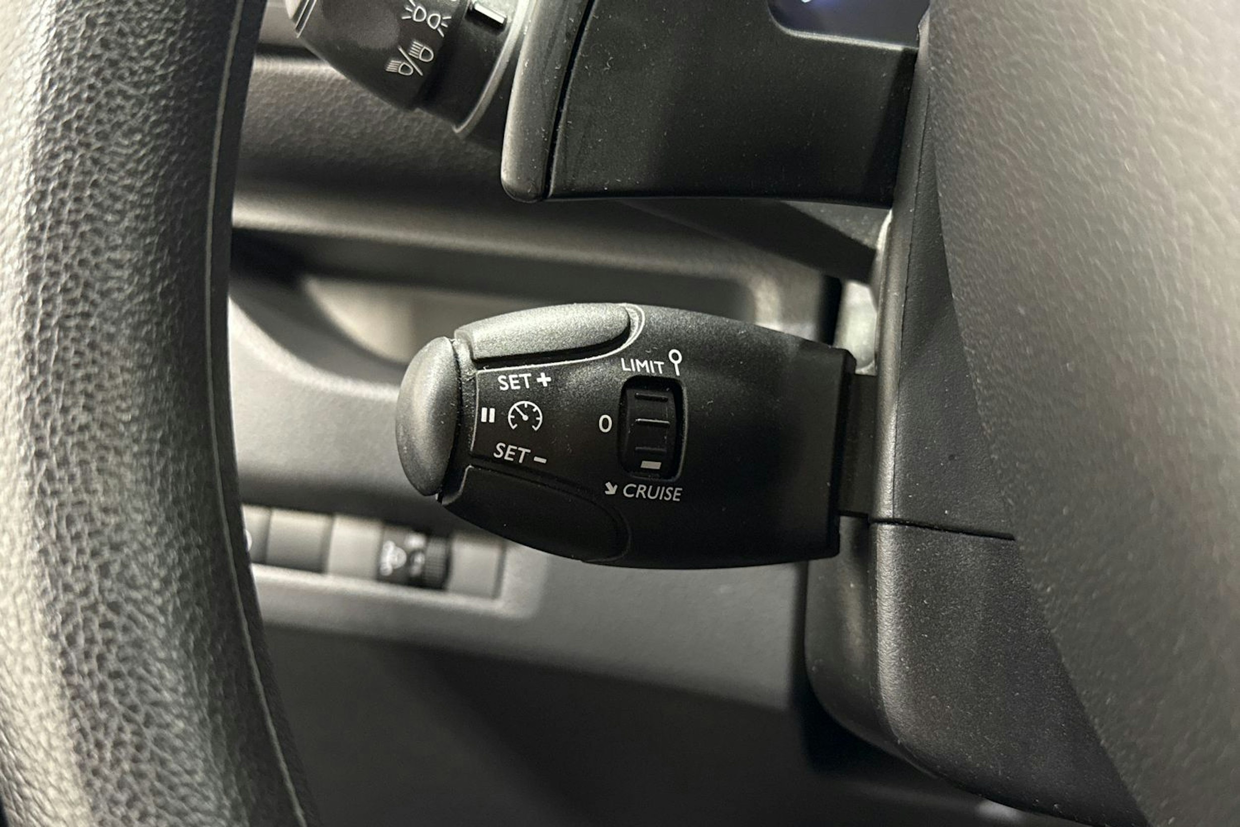 Valkoinen Toyota Proace 2020 kuva 20.