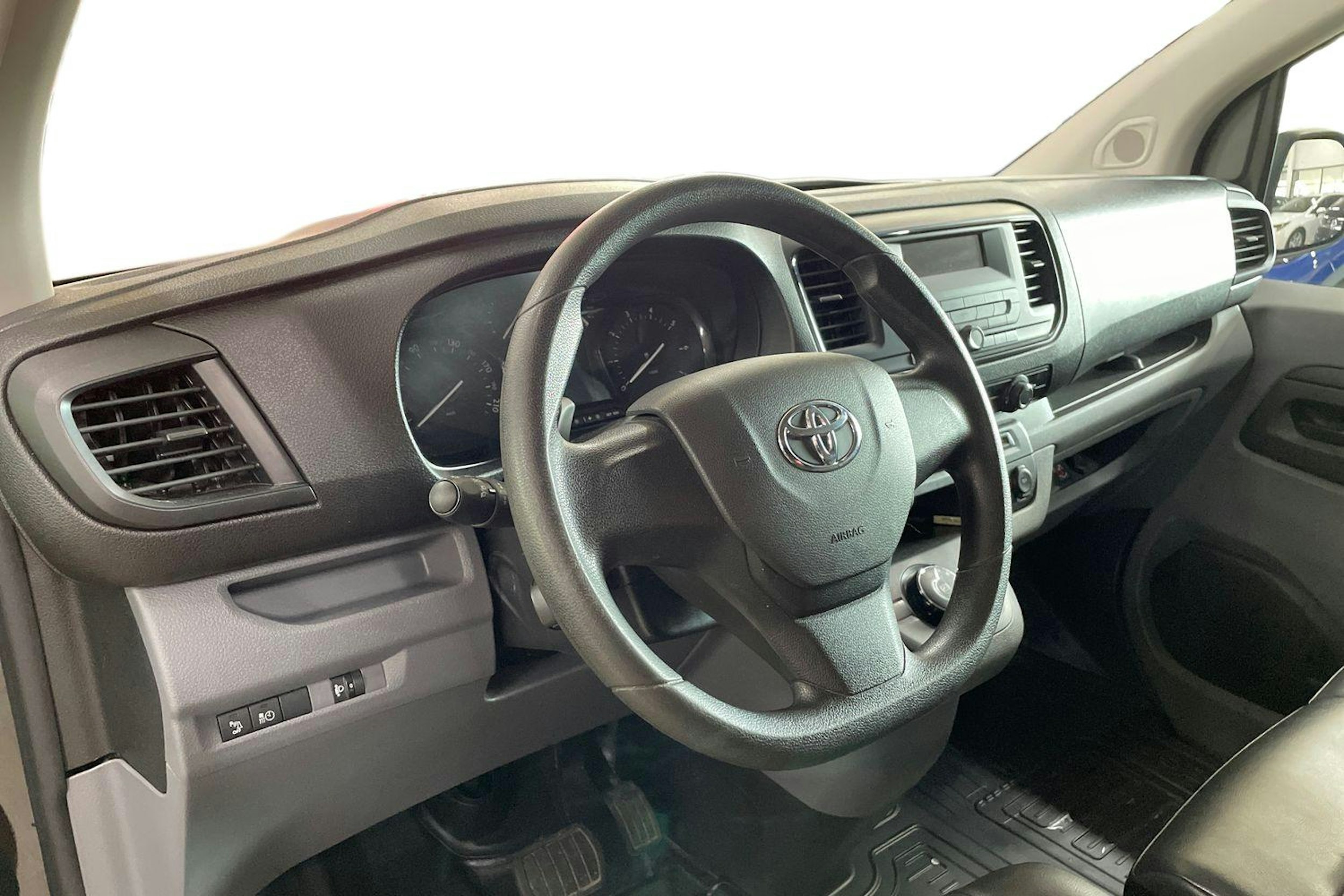 musta Toyota Proace 2020 kuva 9.