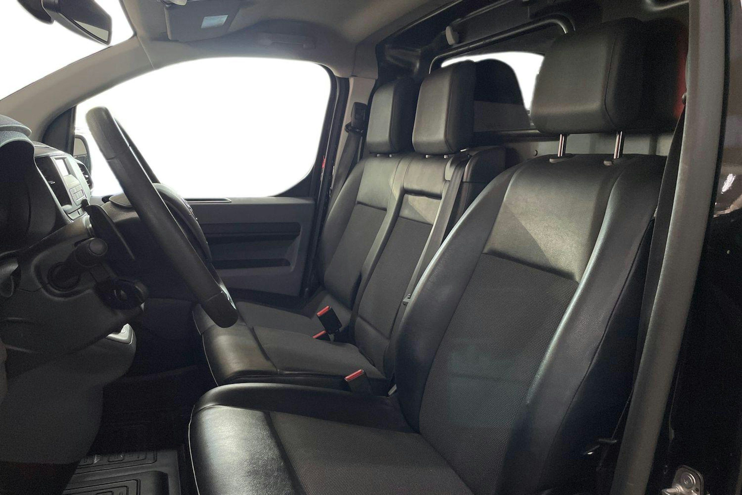 musta Toyota Proace 2020 kuva 10.