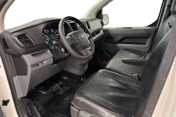 Valkoinen Toyota Proace 2020 kuva 7.