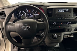 Valkoinen Toyota Proace 2020 kuva 9.