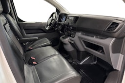Valkoinen Toyota Proace 2020 kuva 10.