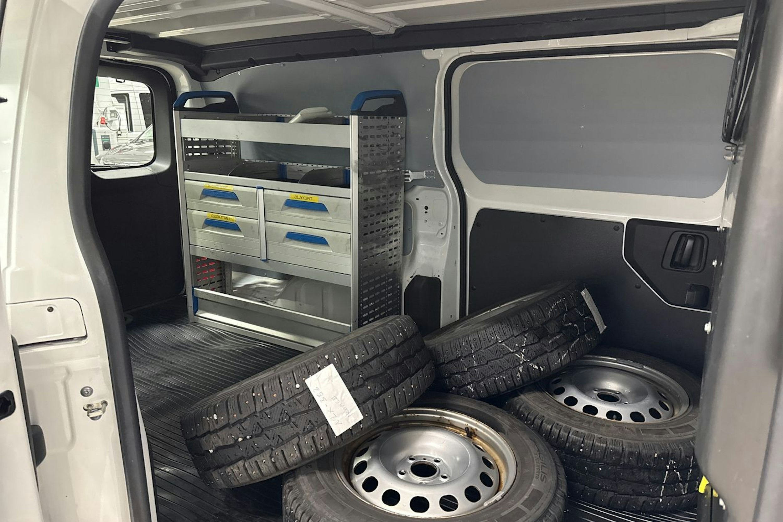 Valkoinen Toyota Proace 2020 kuva 13.