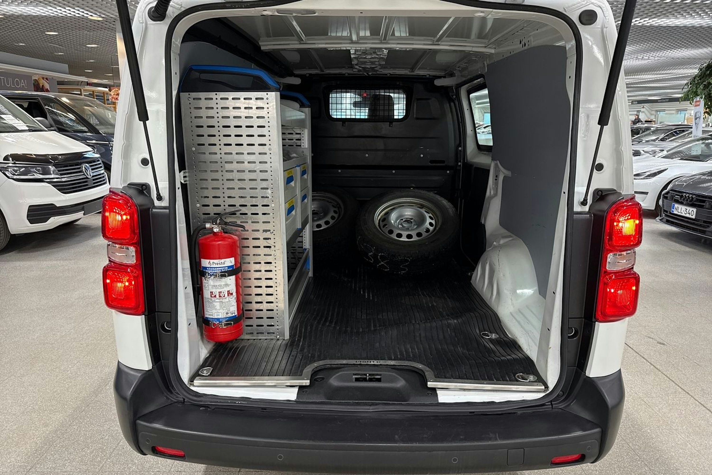 Valkoinen Toyota Proace 2020 kuva 14.