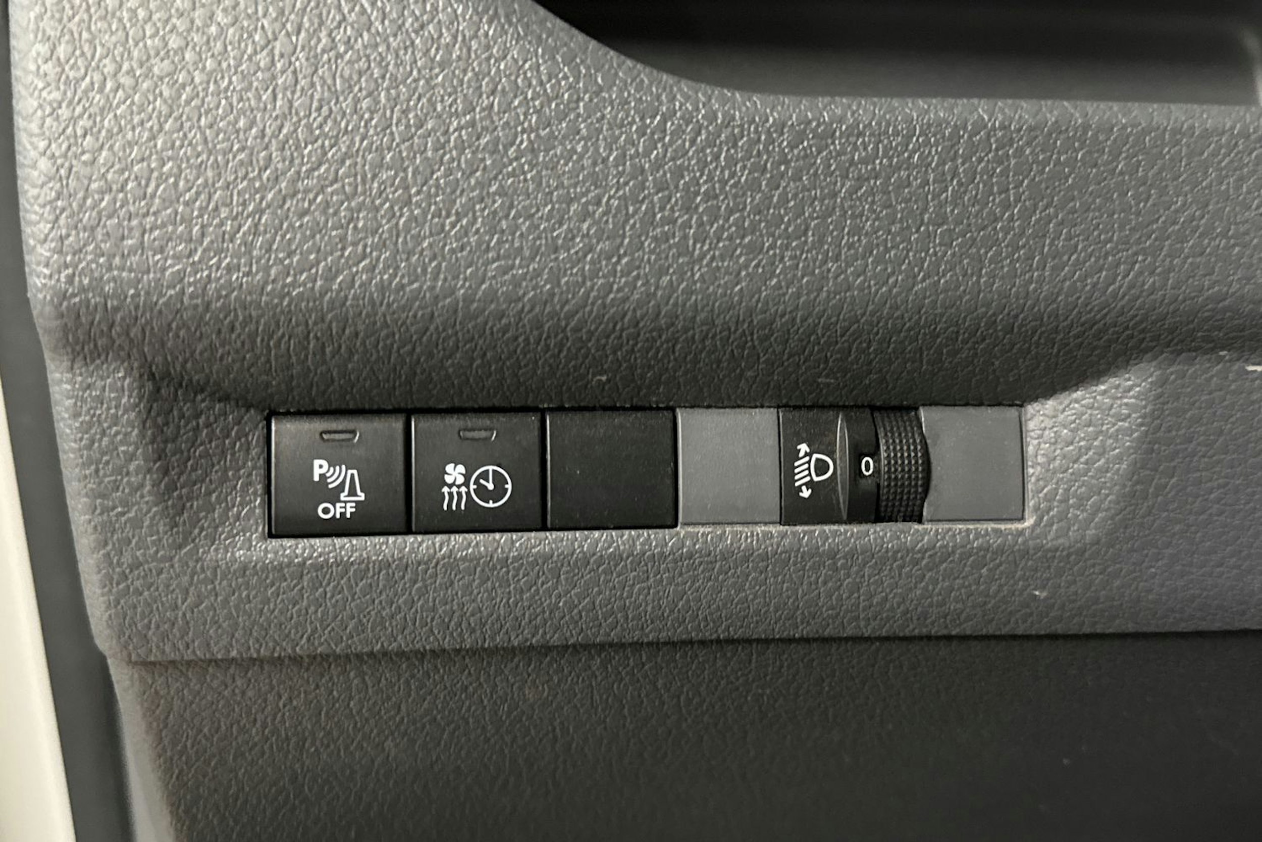 Valkoinen Toyota Proace 2020 kuva 18.