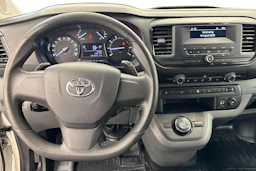 valkoinen Toyota Proace 2020 kuva 7.