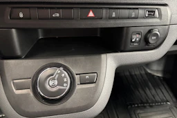 valkoinen Toyota Proace 2020 kuva 13.