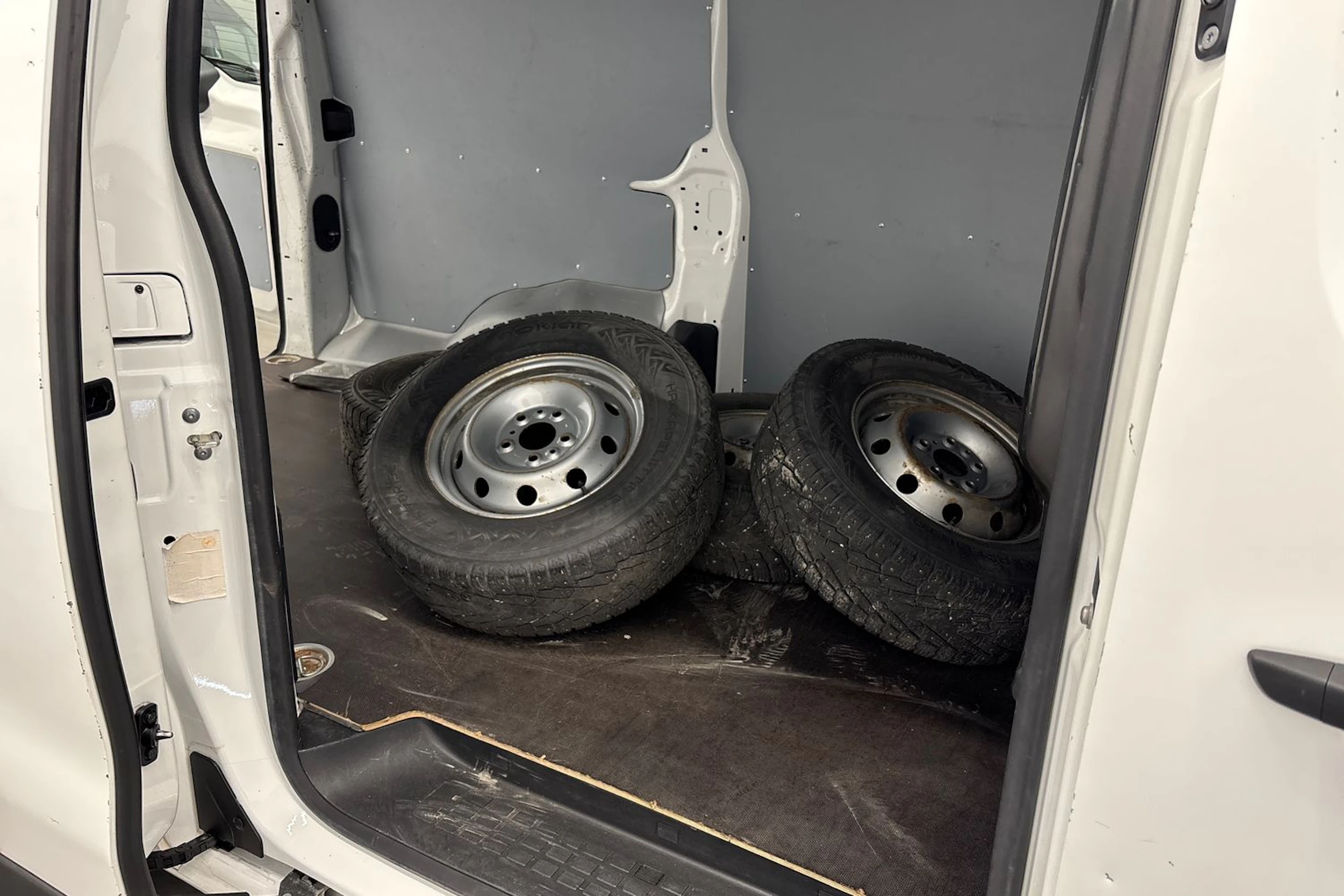 valkoinen Toyota Proace 2020 kuva 18.