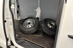 valkoinen Toyota Proace 2020 kuva 18.