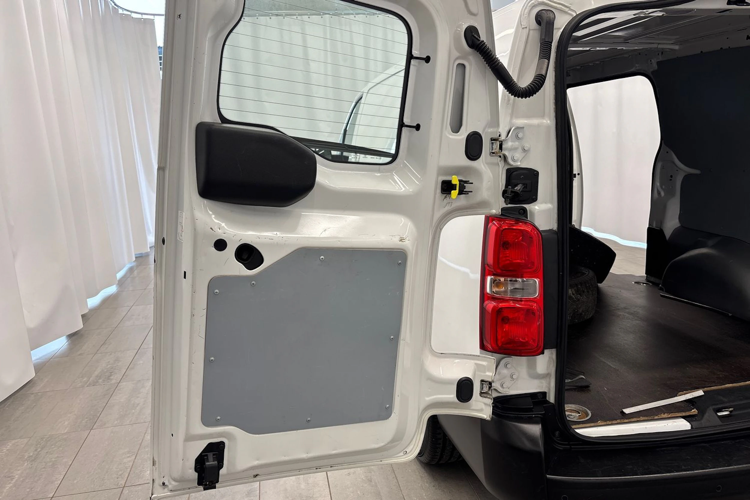 valkoinen Toyota Proace 2020 kuva 19.
