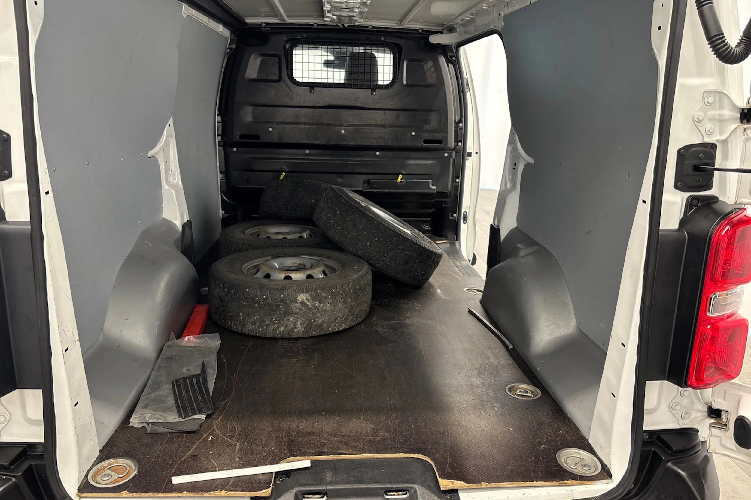valkoinen Toyota Proace 2020 kuva 20.