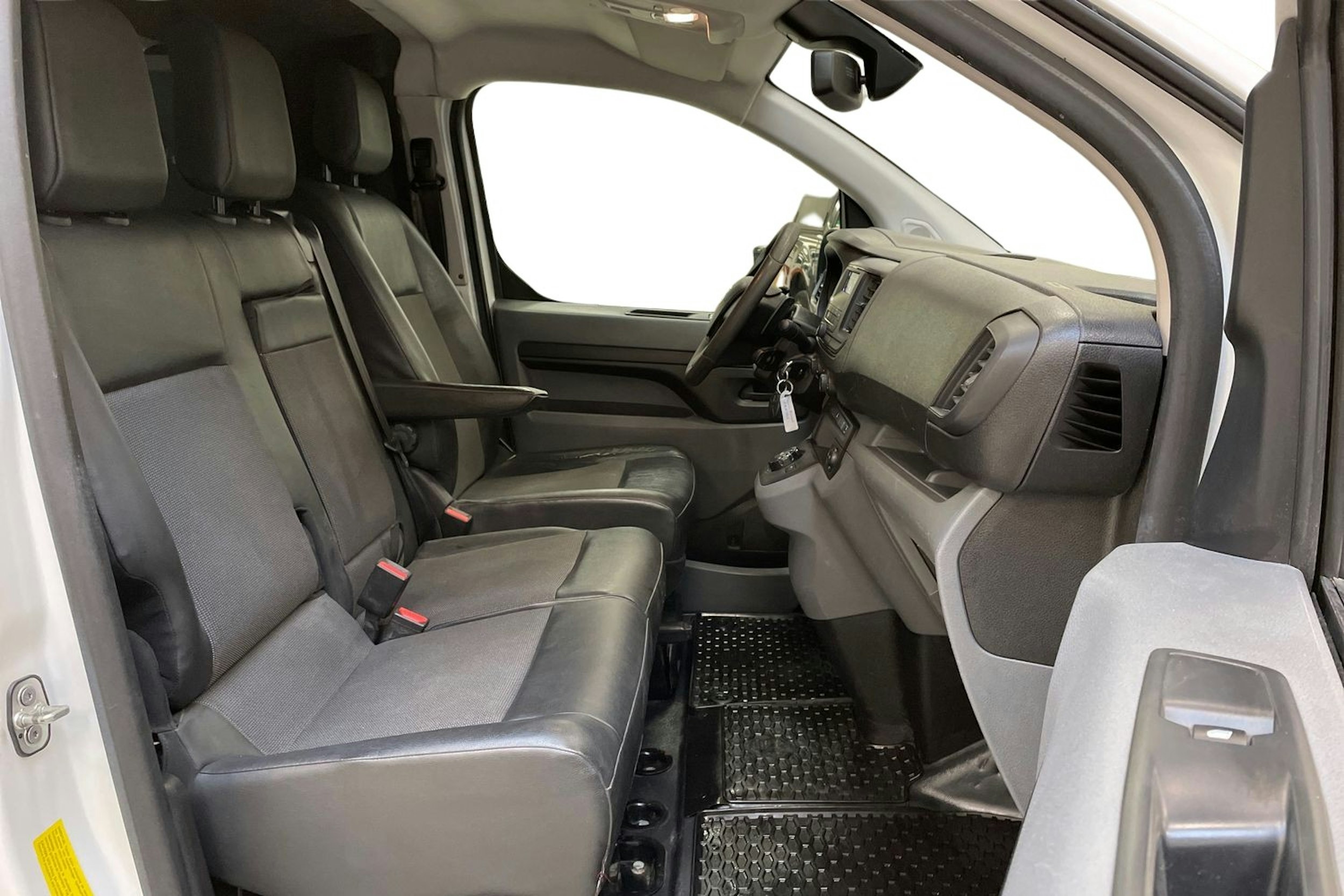 valkoinen Toyota Proace 2020 kuva 10.