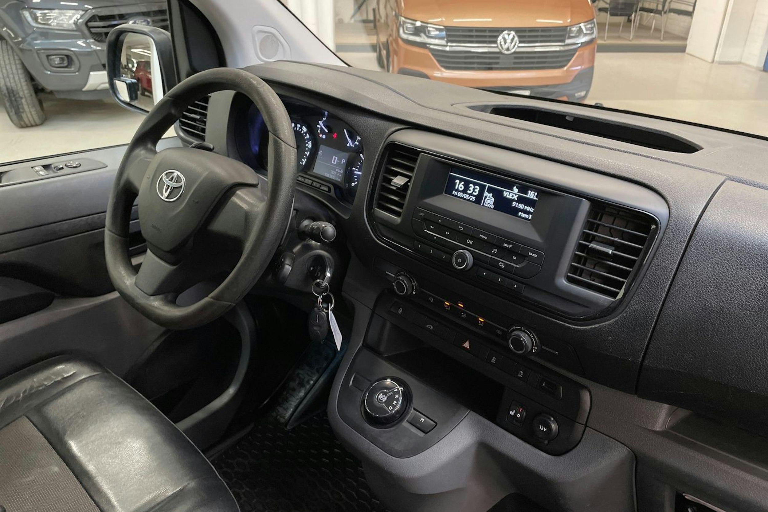valkoinen Toyota Proace 2020 kuva 13.