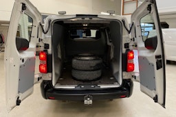 valkoinen Toyota Proace 2020 kuva 16.