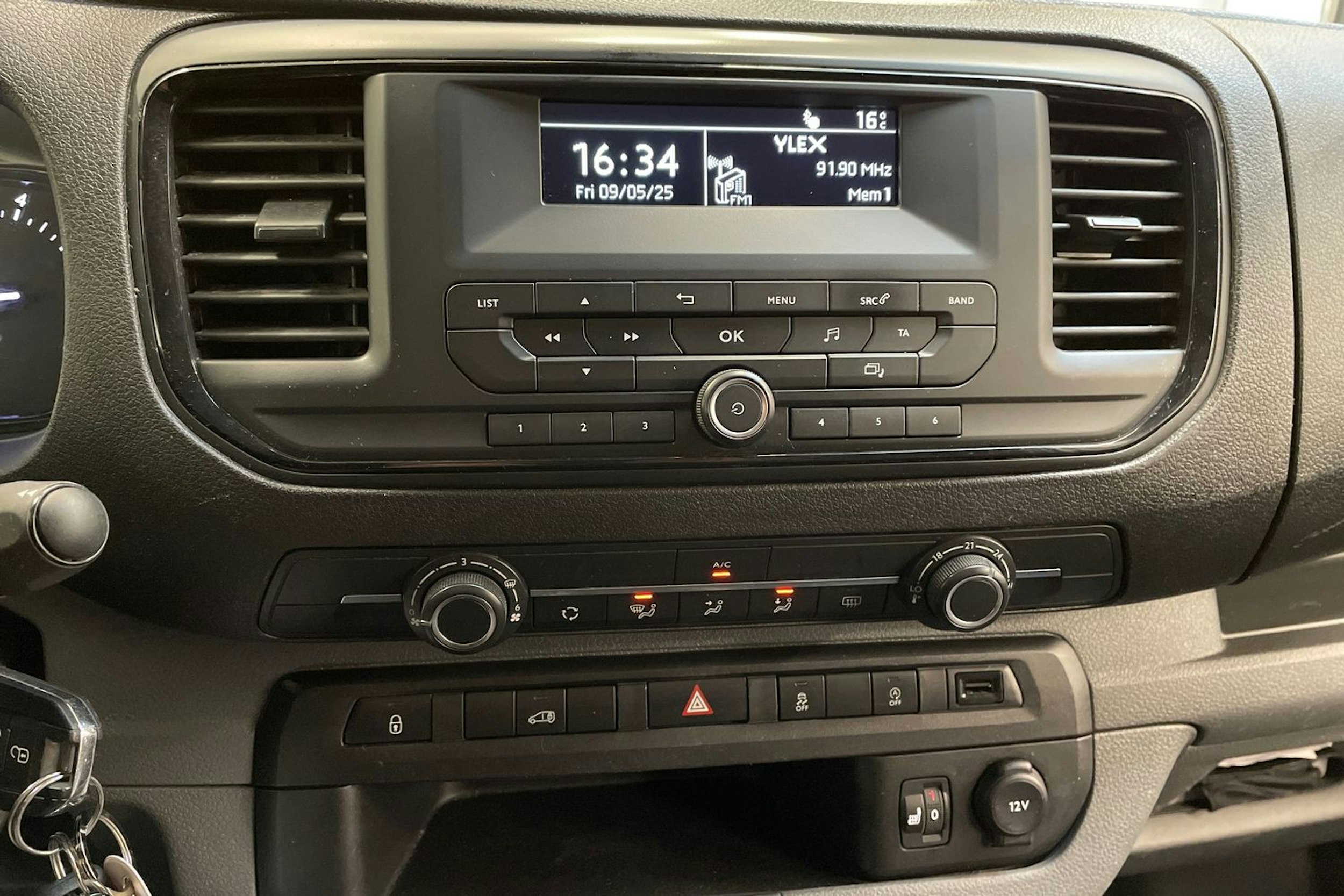 valkoinen Toyota Proace 2020 kuva 22.