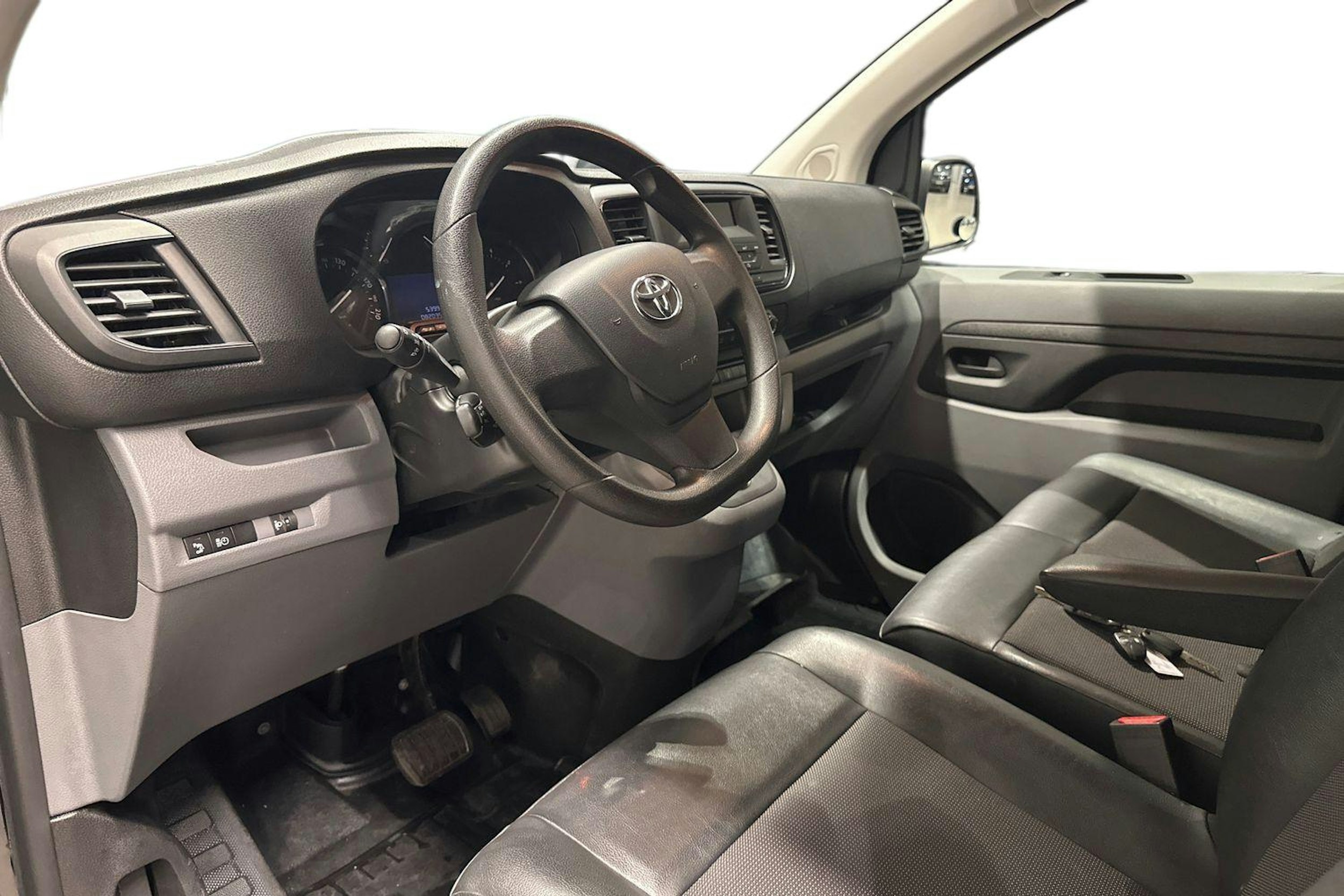 musta Toyota Proace 2020 kuva 7.