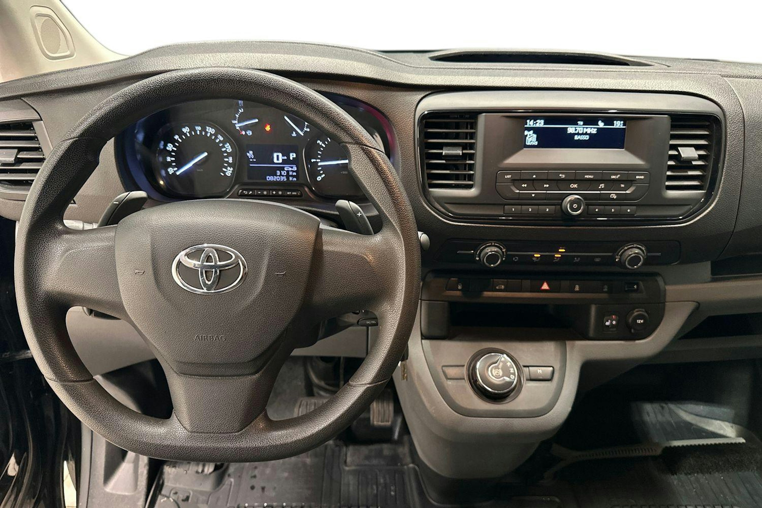 musta Toyota Proace 2020 kuva 9.