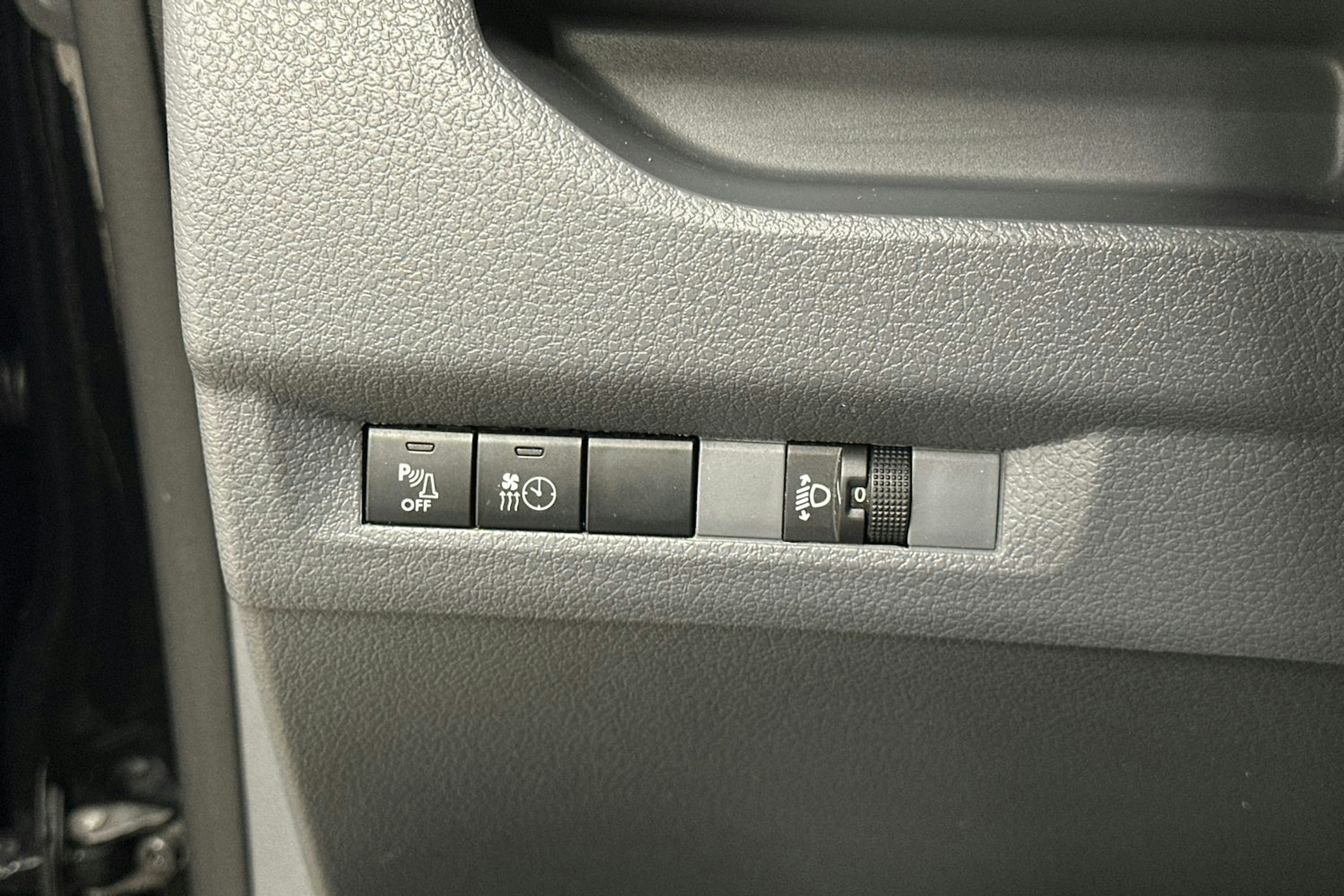 musta Toyota Proace 2020 kuva 14.