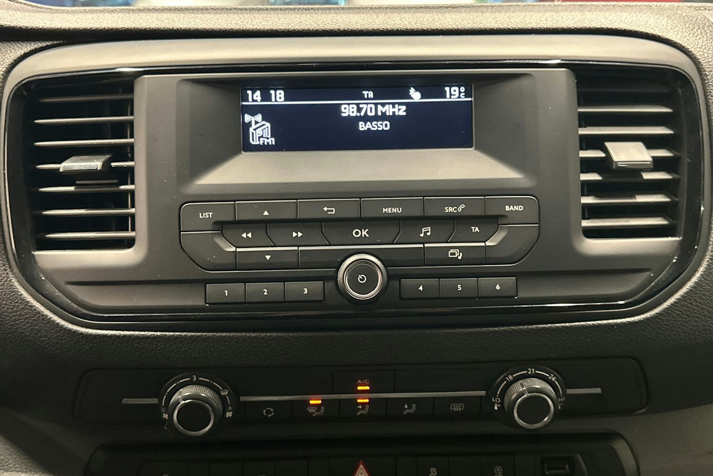 musta Toyota Proace 2020 kuva 16.