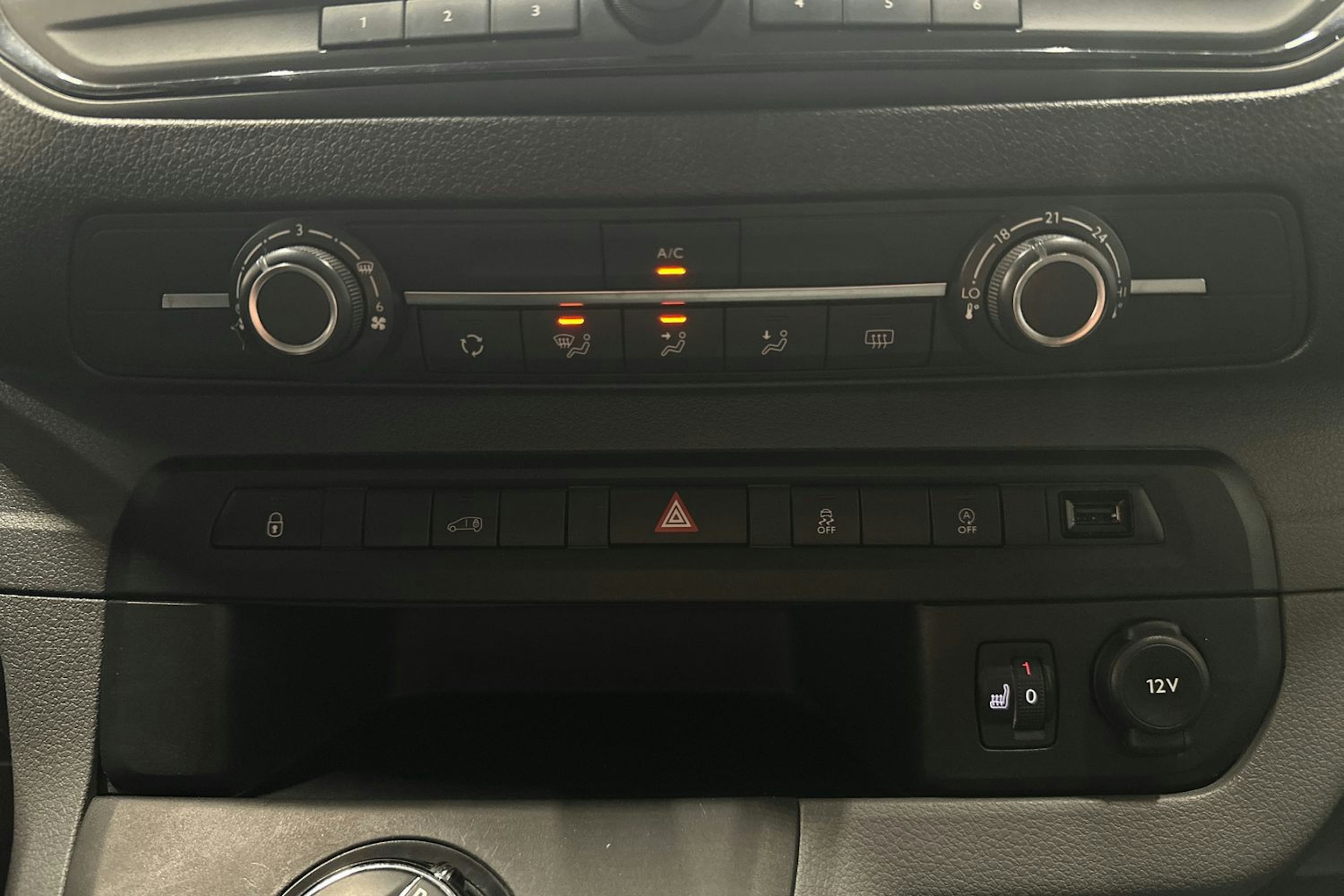musta Toyota Proace 2020 kuva 17.