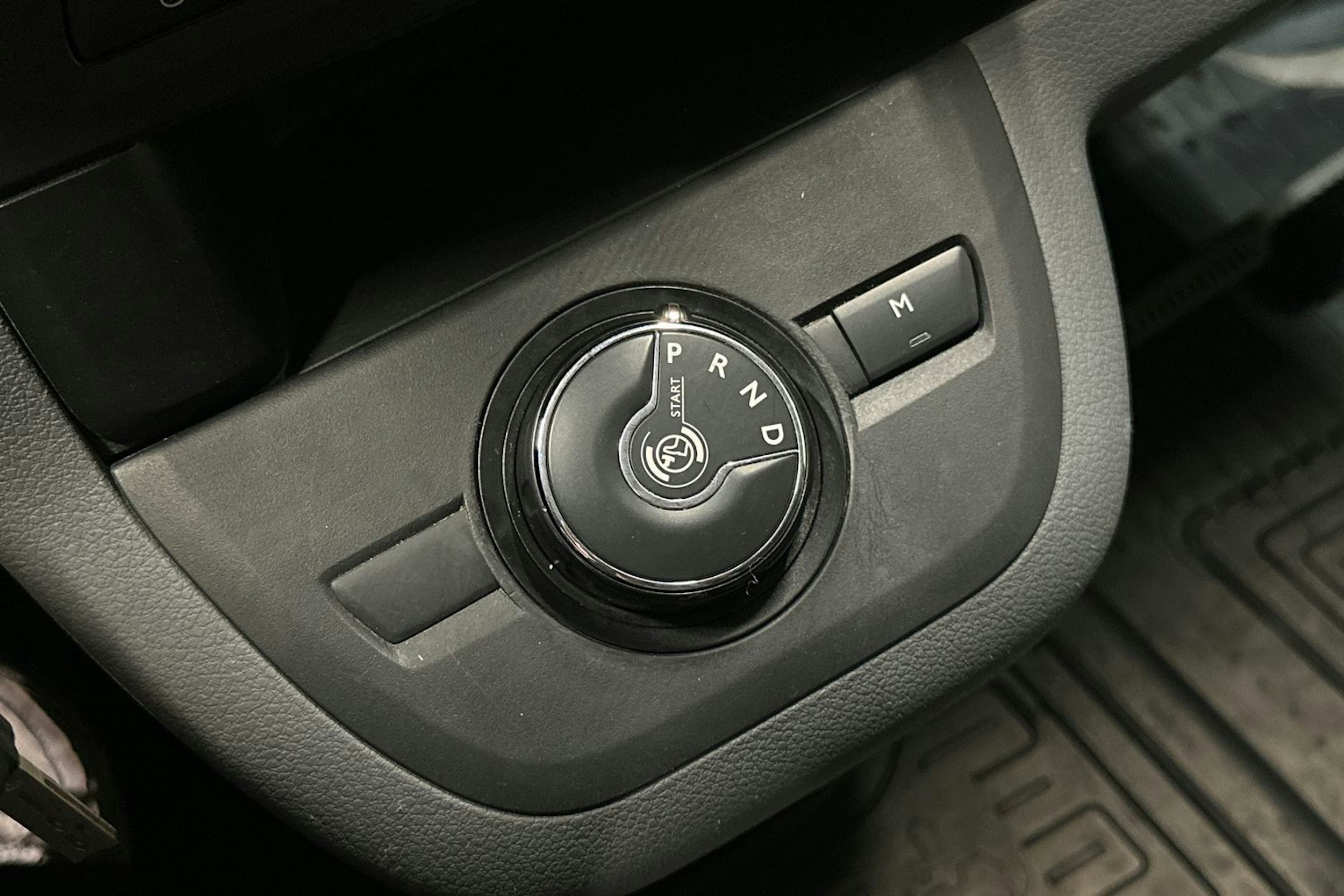 musta Toyota Proace 2020 kuva 18.