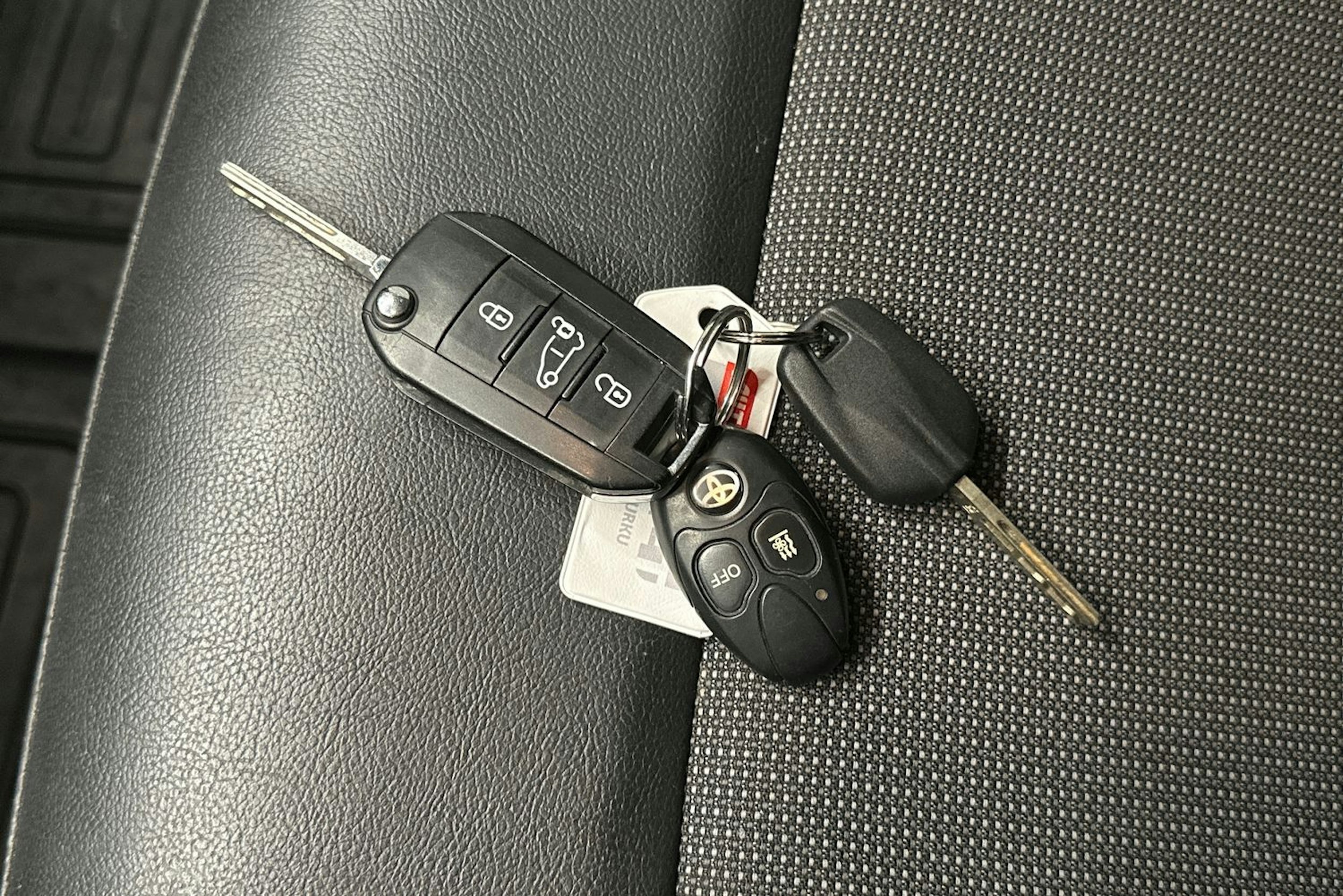 musta Toyota Proace 2020 kuva 19.
