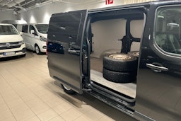 musta Toyota Proace 2020 kuva 22.