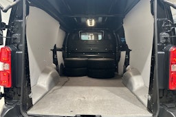 musta Toyota Proace 2020 kuva 27.
