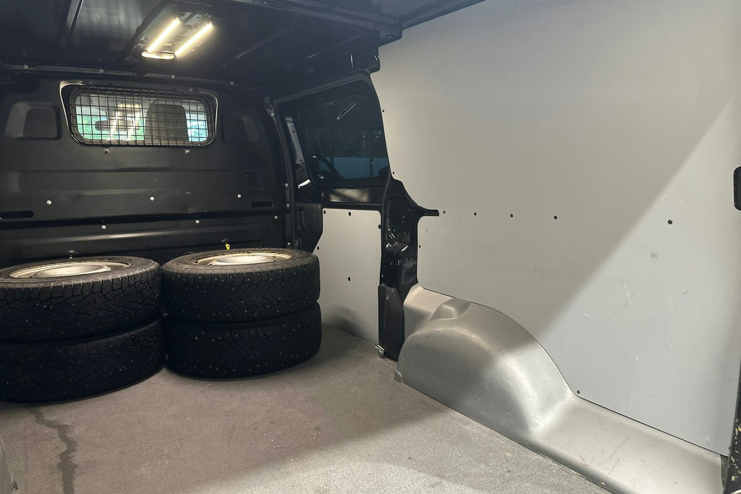 musta Toyota Proace 2020 kuva 29.