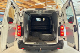 valkoinen Toyota Proace 2021 kuva 4.