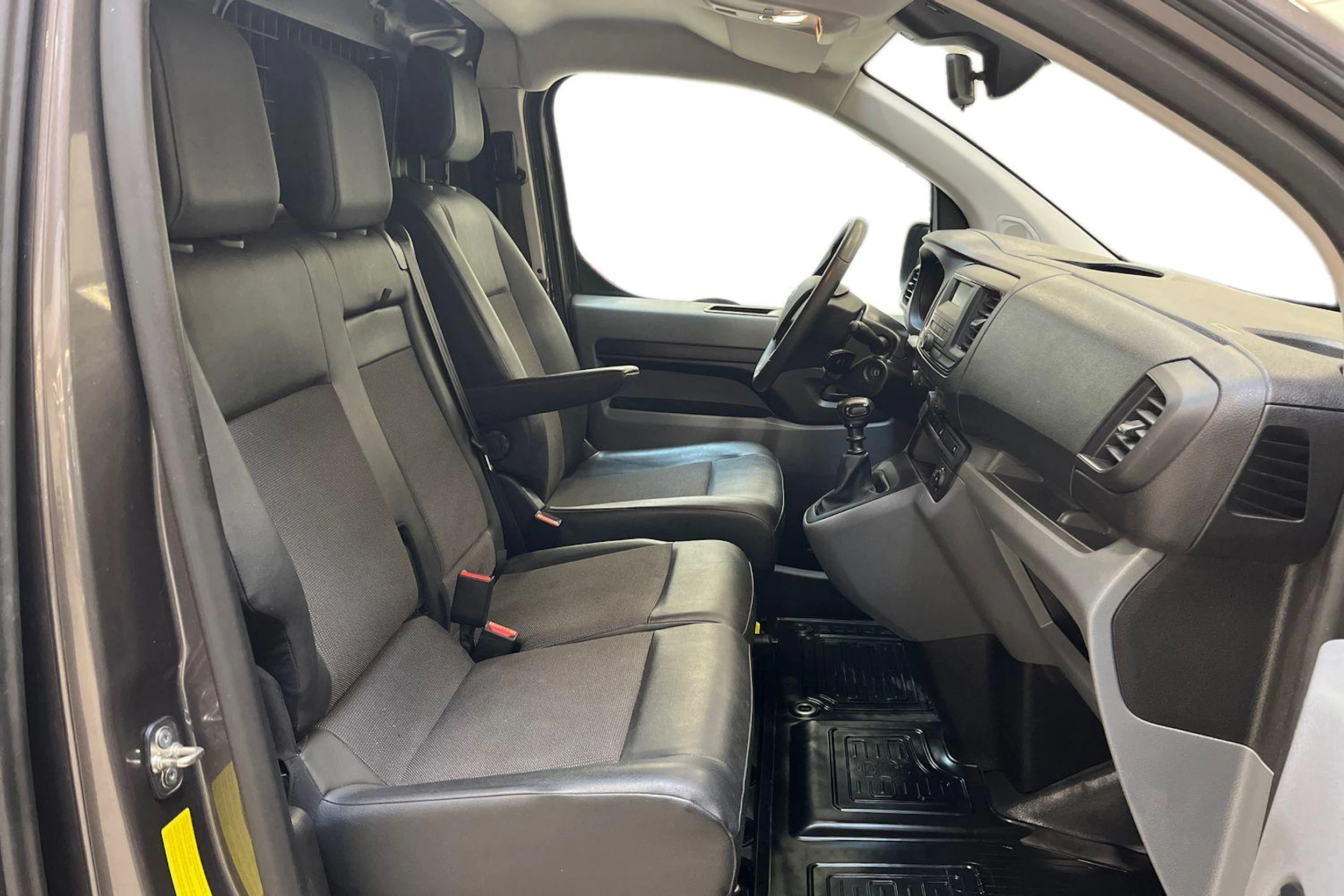 harmaa Toyota Proace 2021 kuva 11.