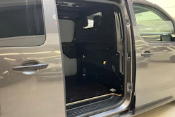 harmaa Toyota Proace 2021 kuva 15.