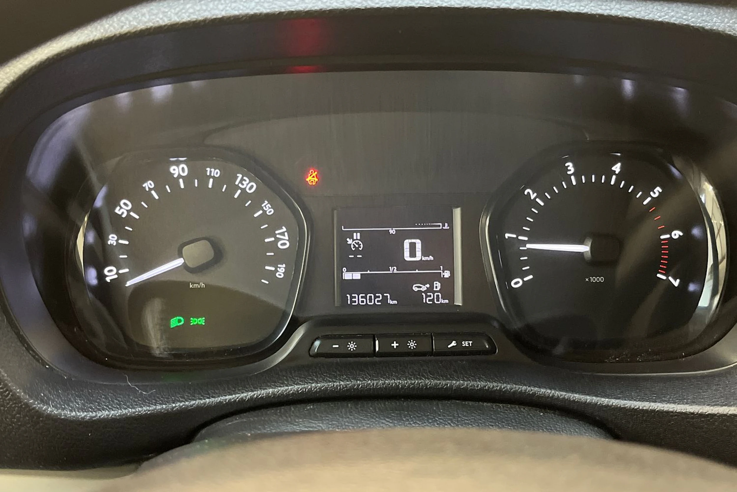 harmaa Toyota Proace 2021 kuva 17.