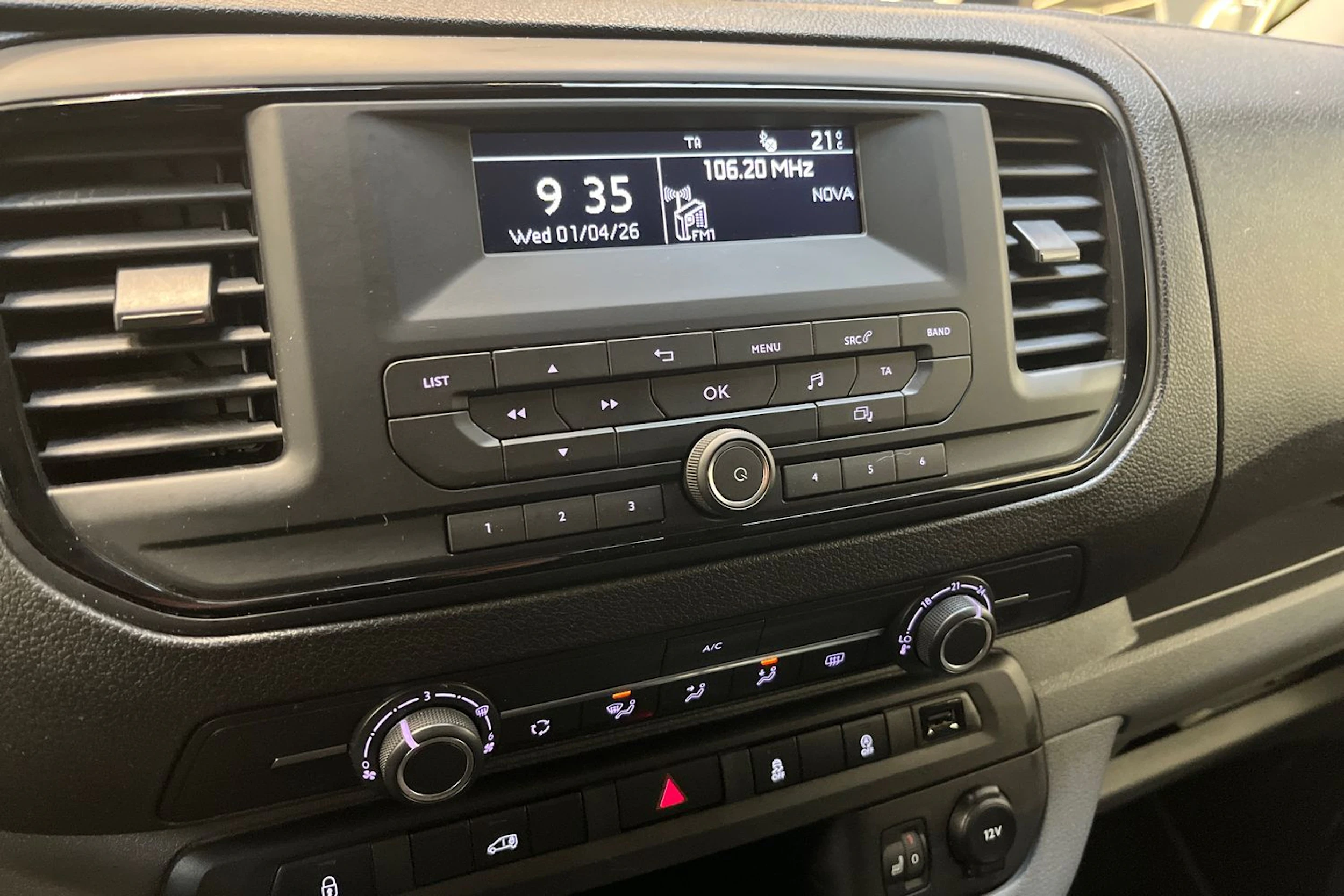 harmaa Toyota Proace 2021 kuva 18.