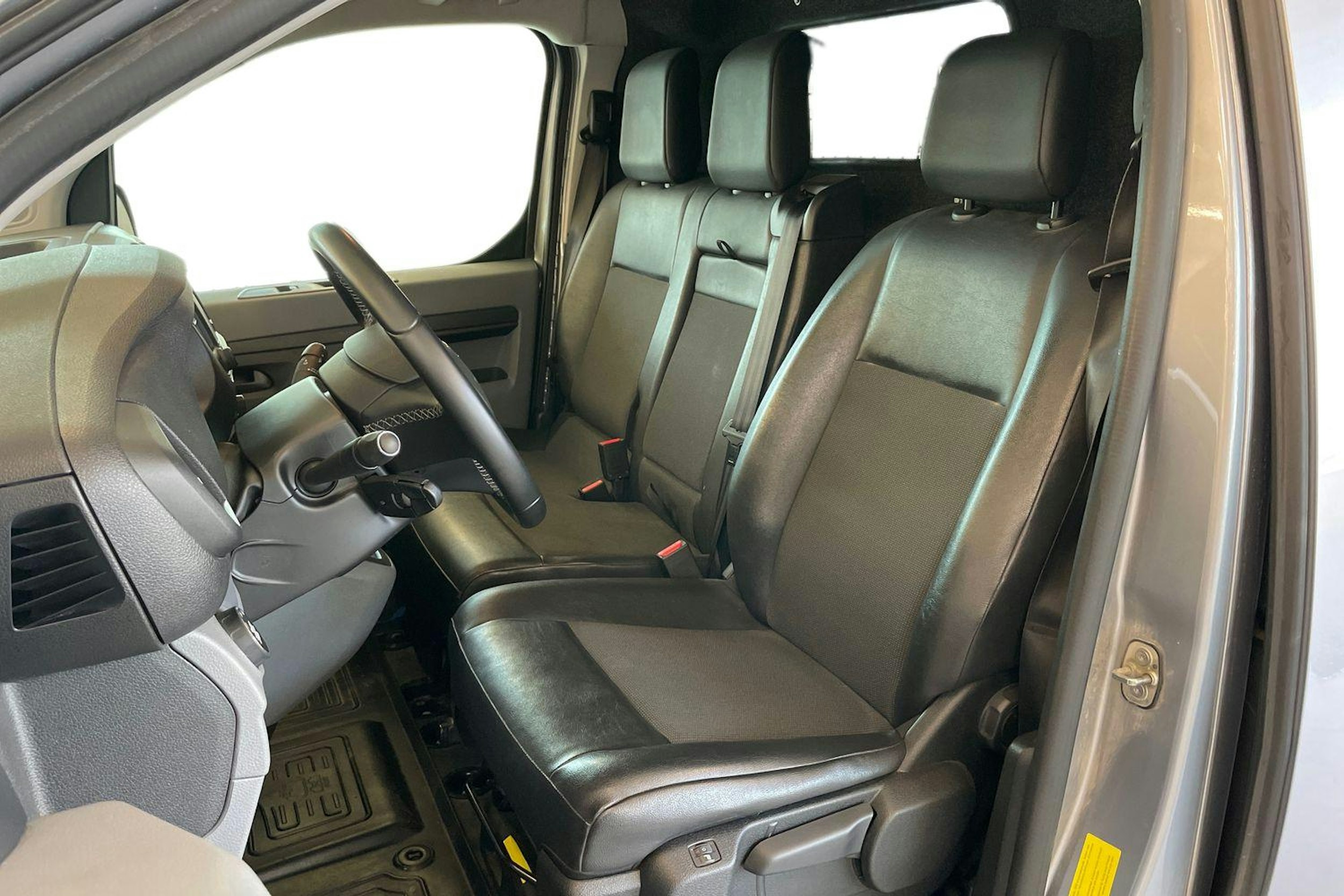 hopea Toyota Proace 2022 kuva 8.