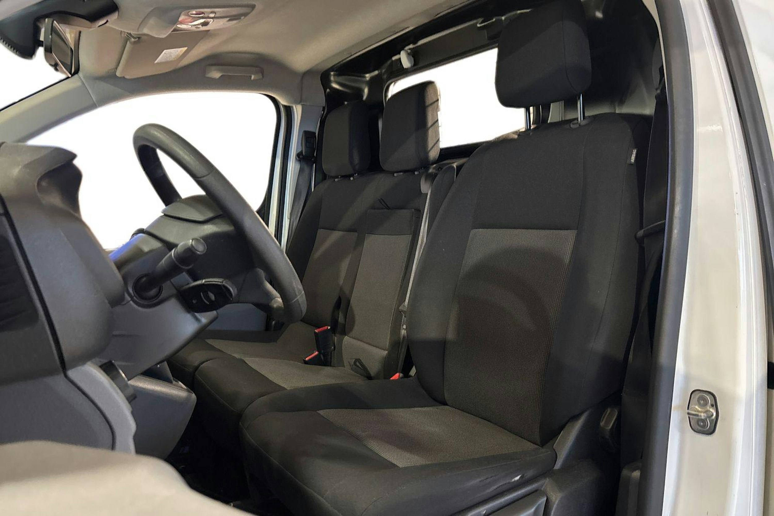 Valkoinen Toyota Proace 2022 kuva 11.