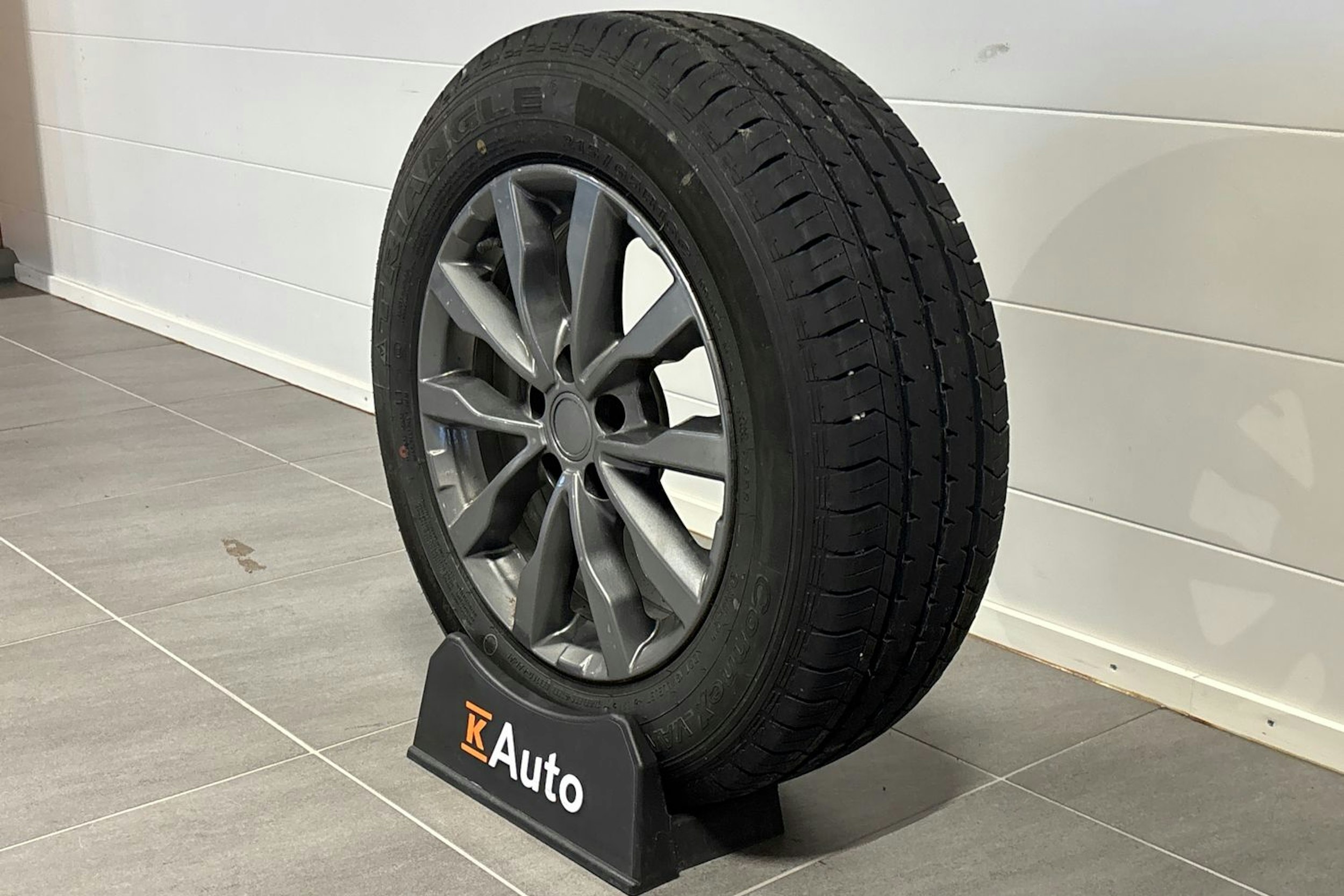 Valkoinen Toyota Proace 2022 kuva 16.