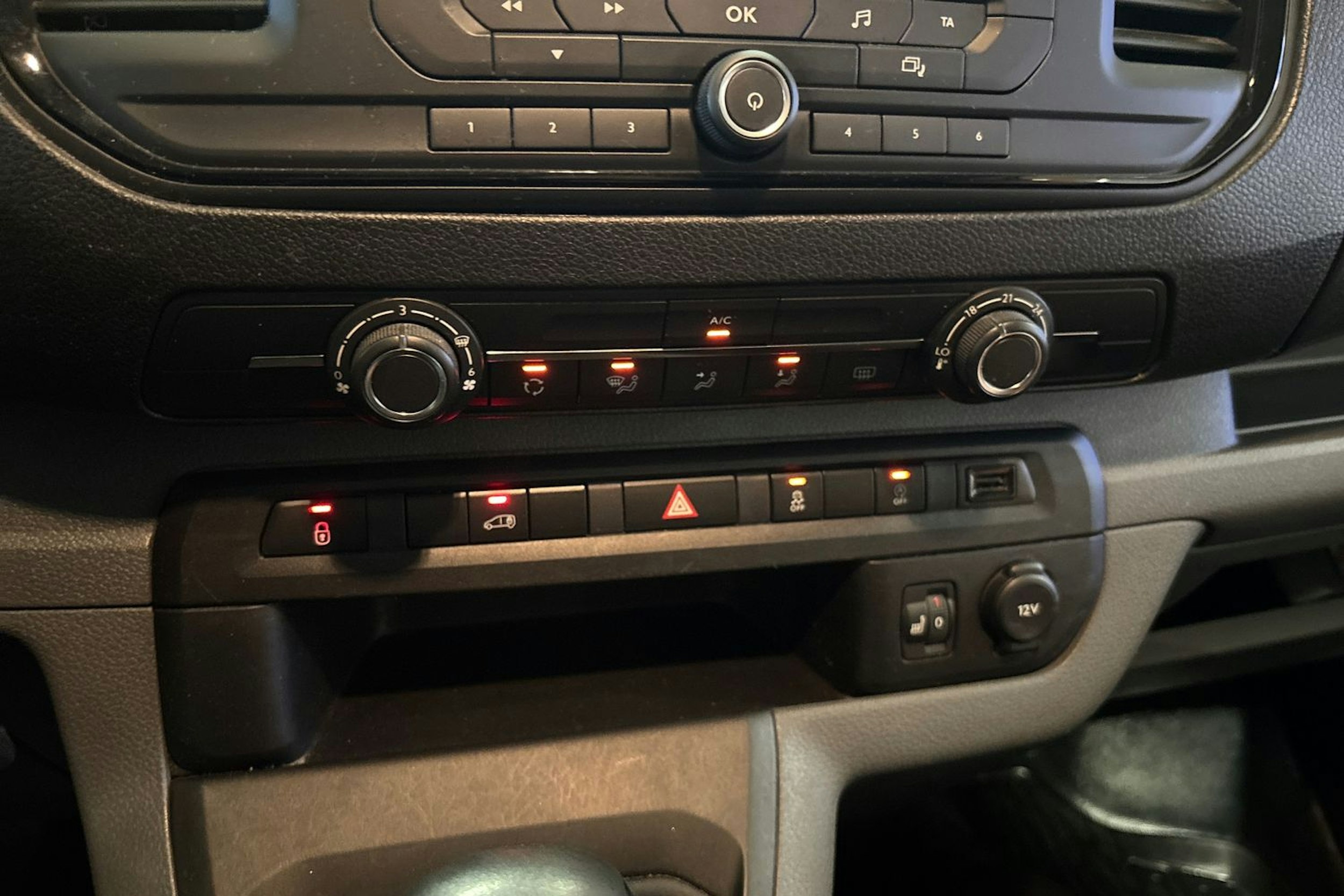 Valkoinen Toyota Proace 2022 kuva 26.