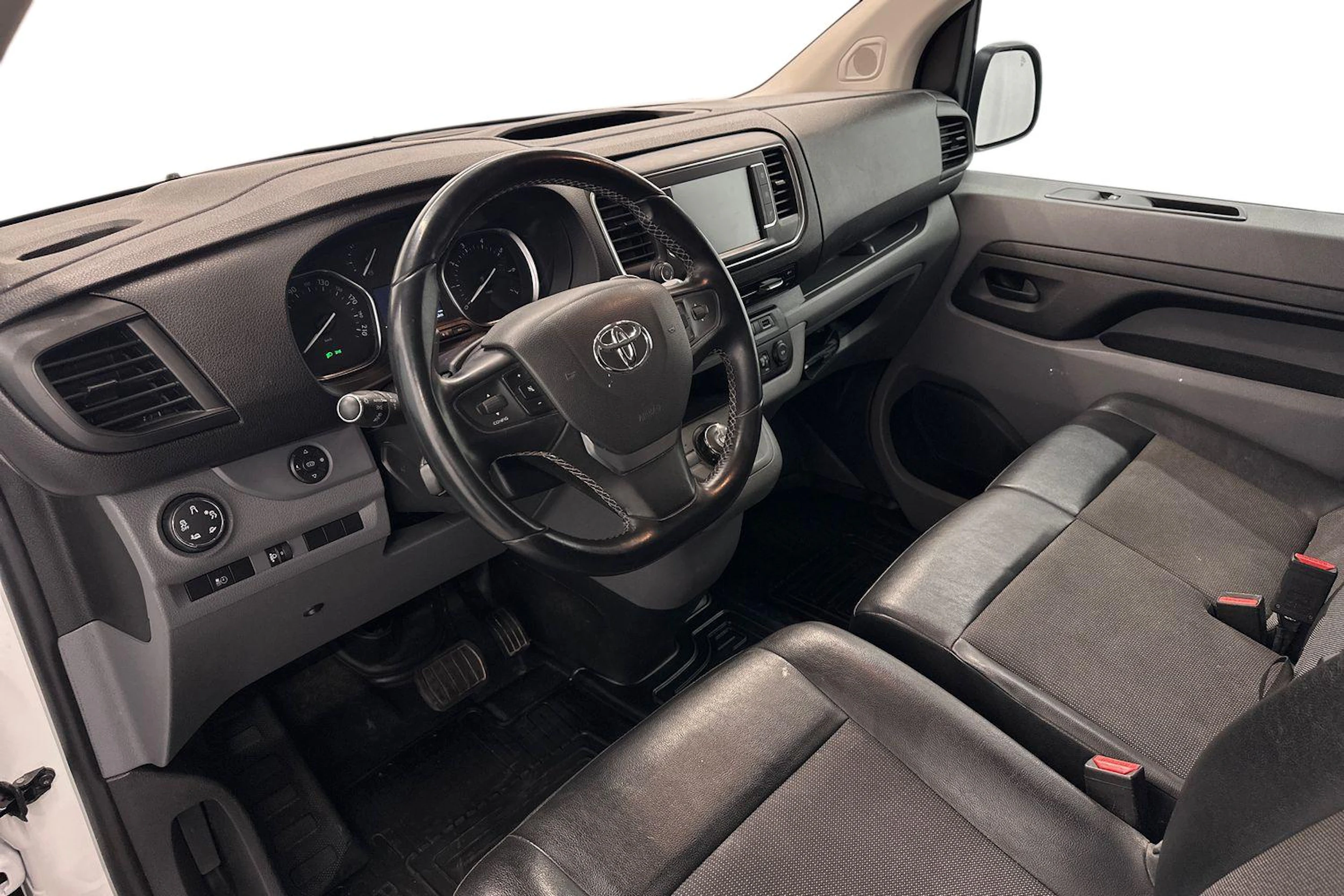 valkoinen Toyota Proace 2022 kuva 6.